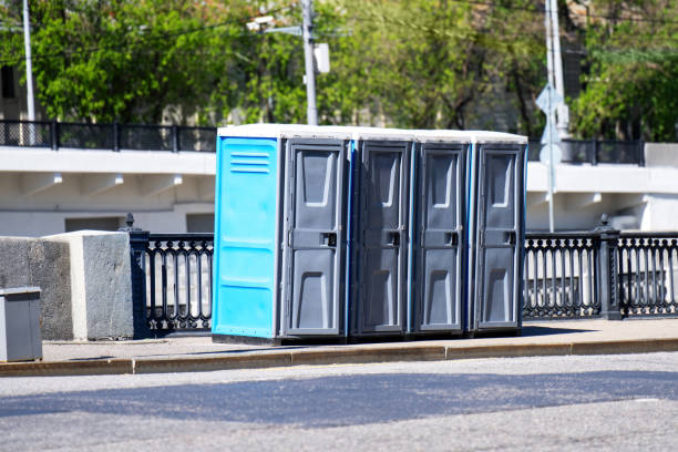 Best Porta potty delivery and setup  in Cahokia, IL